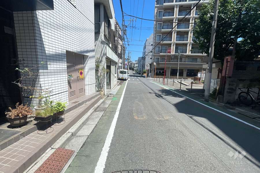 敷地東側の前面道路