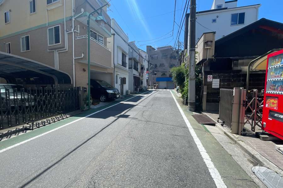 敷地東側の前面道路　