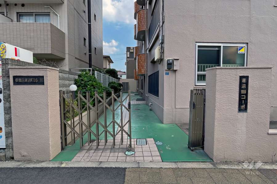 敷地入り口