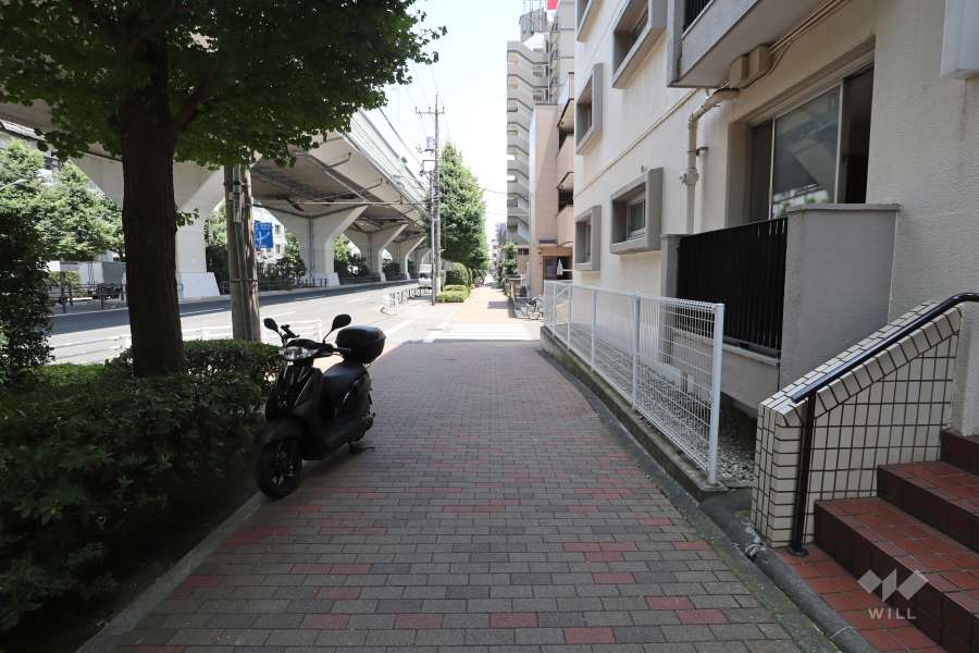 敷地北側の前面道路　