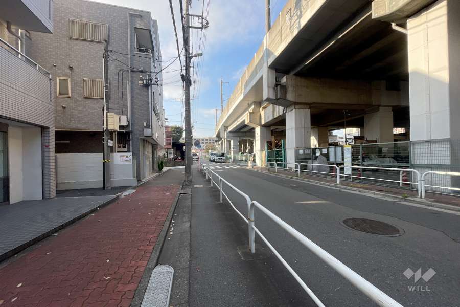 敷地北東側の前面道路