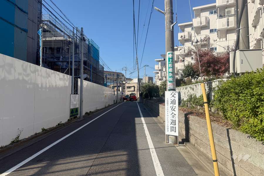 敷地南西側の前面道路
