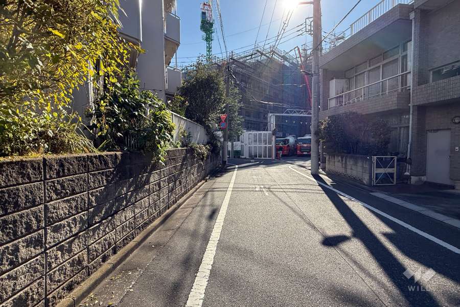 敷地北西側の前面道路