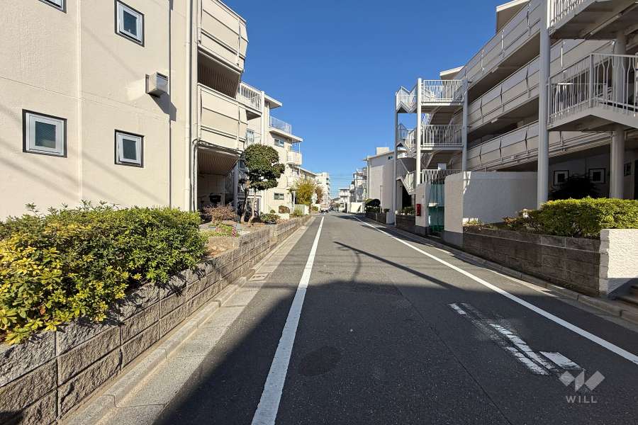 敷地南東側の前面道路