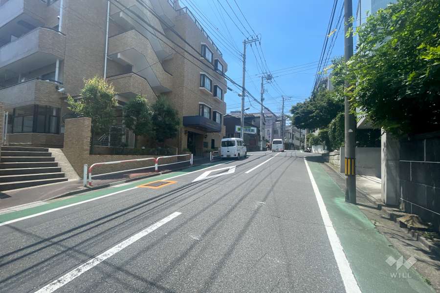 敷地北西側の前面道路