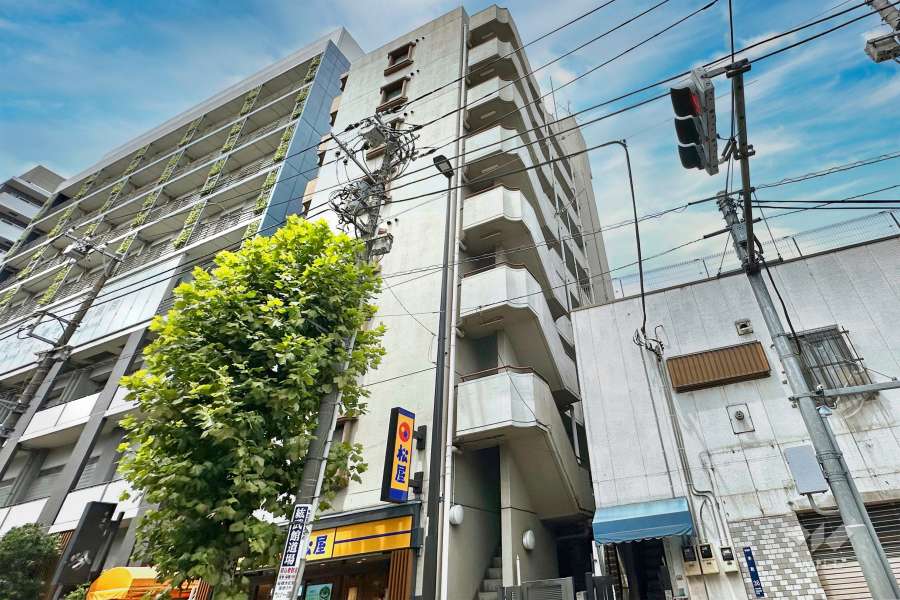 バロール本町の外観（南東側から）　