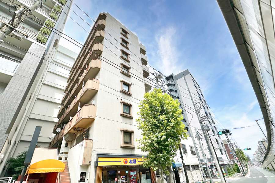 バロール本町の外観（南西側から）