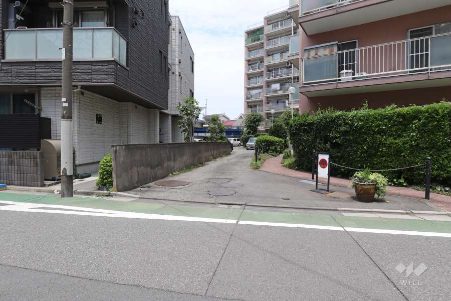 駐車場の出入り口　