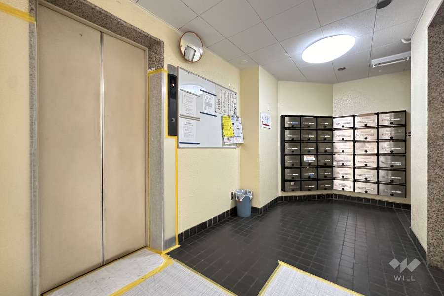 エレベーターと共用ポスト