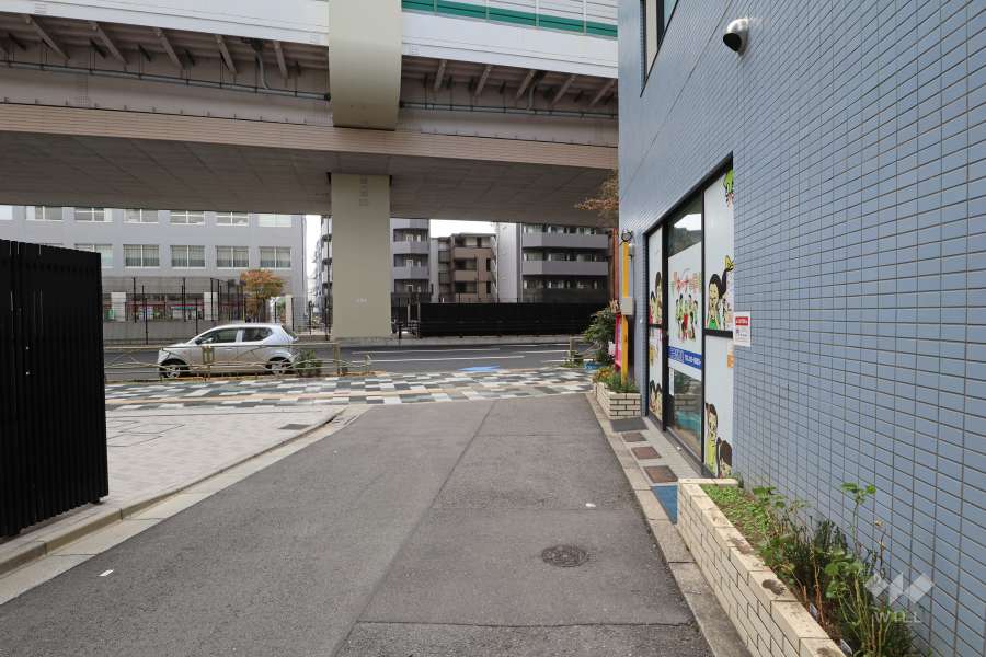 敷地南東側の前面道路　