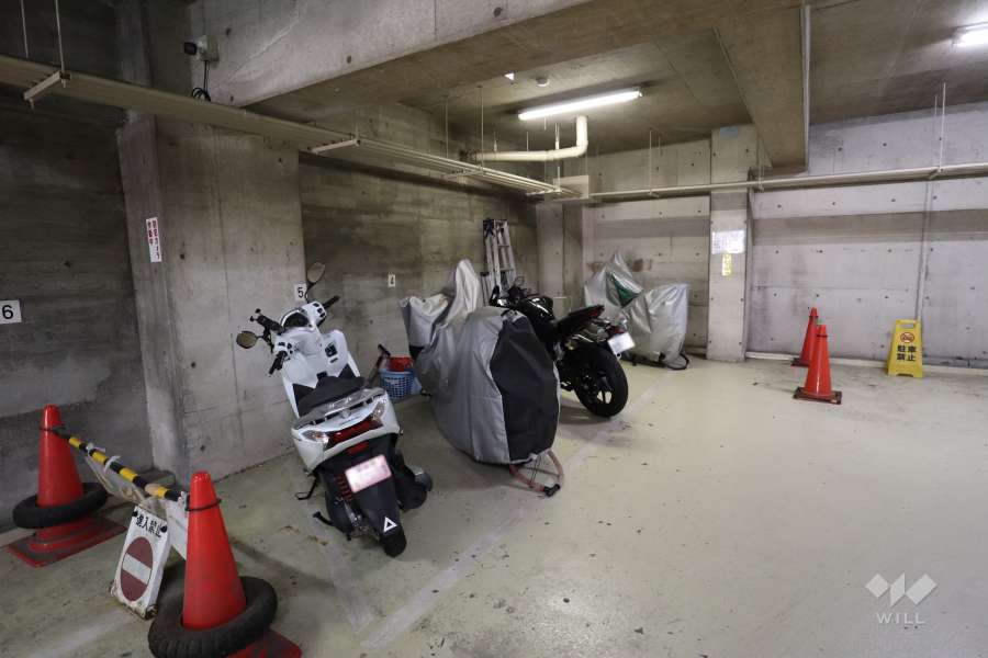 屋内に設けられたバイク置場