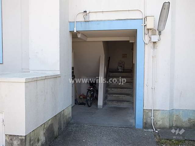 住戸入口（共用ポスト）