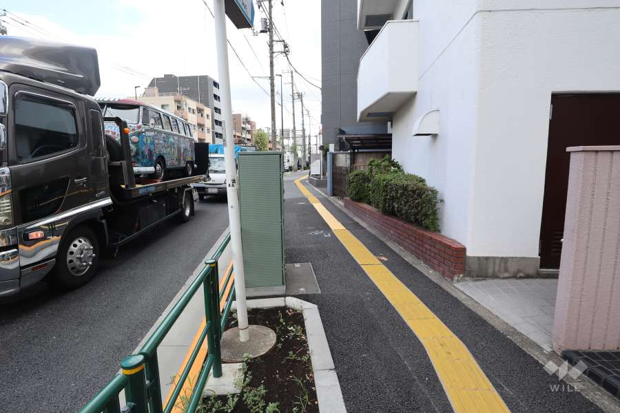 敷地北西側の前面道路