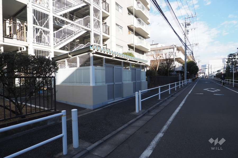 敷地南側の前面道路