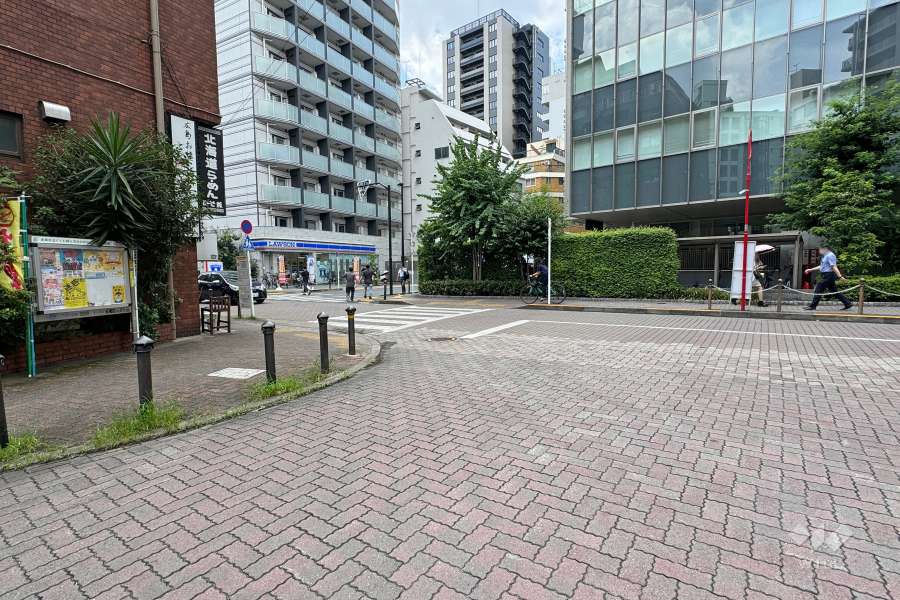 敷地北西側の前面道路