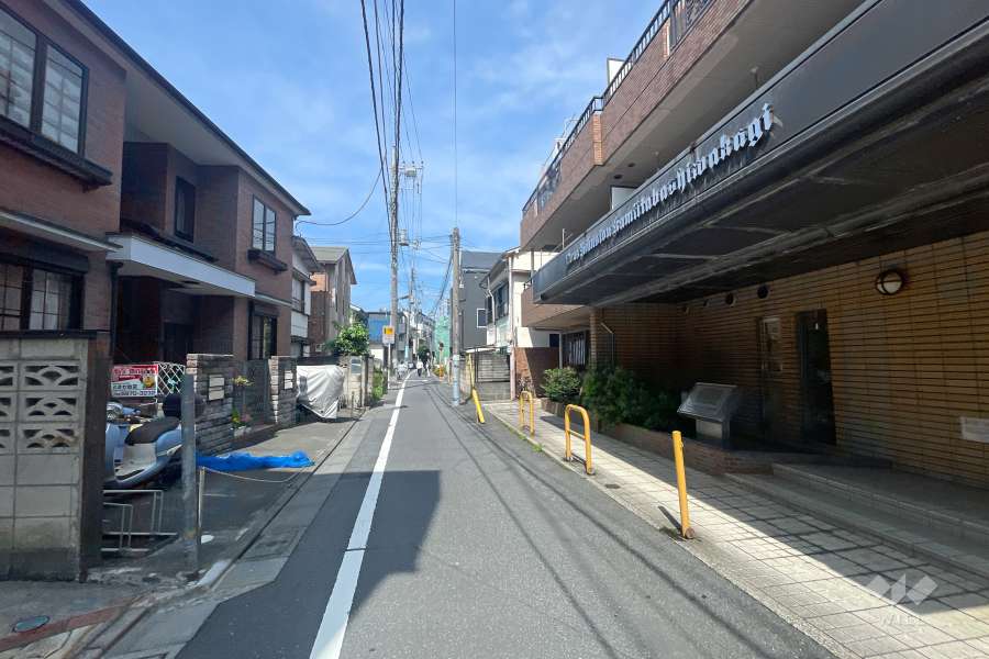 敷地南側の前面道路