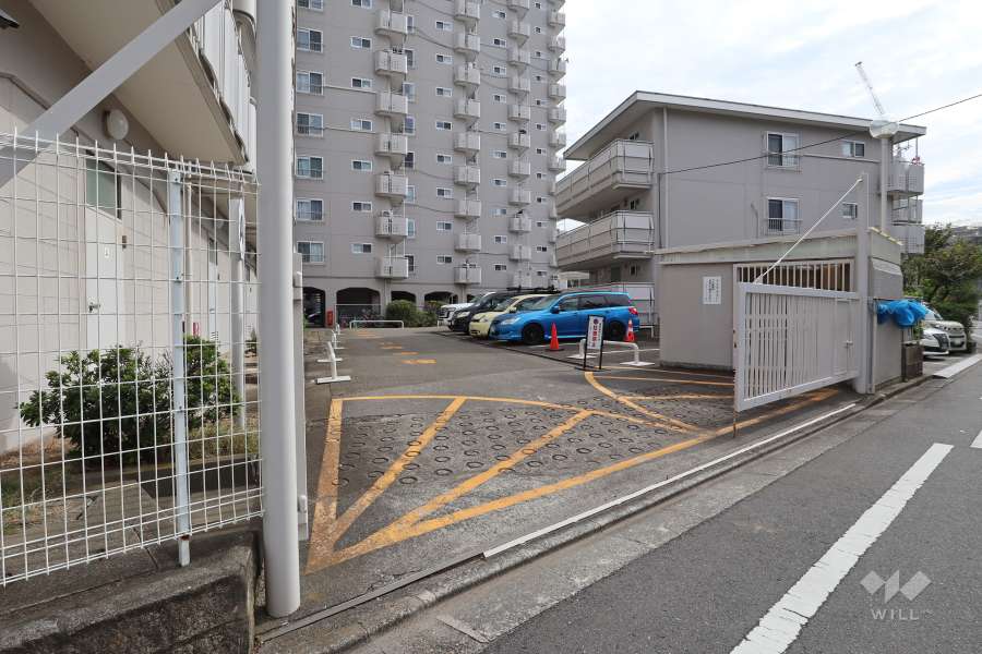 駐車場の出入り口　