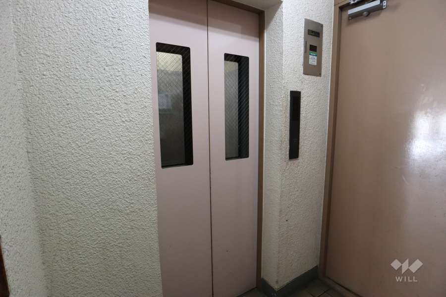 共用のエレベーター