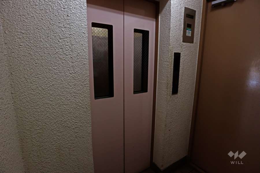 共用のエレベーター