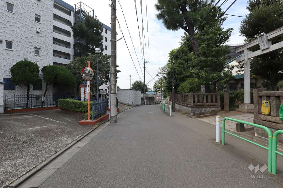 敷地北側の前面道路