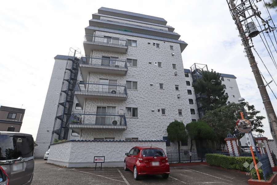 秀和志村城山レジデンスの外観（北側から）　　