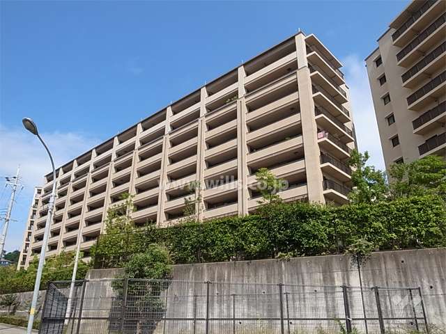 ジオグランデ宝塚山手台（センターコート）の外観（南側から）