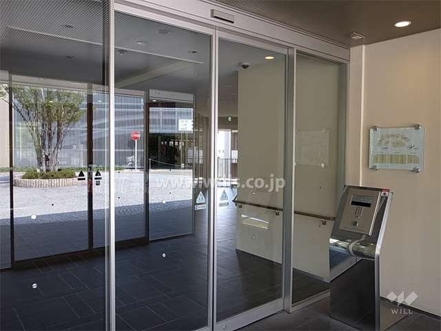 エントランスはオートロック付きです。