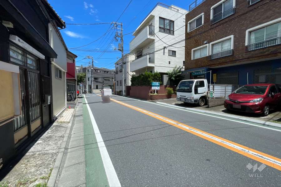 敷地の西側前面道路（南側から）