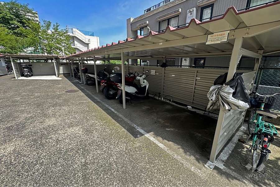 駐輪場とバイク置場