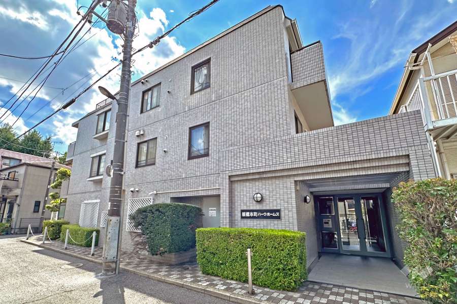 板橋本町パークホームズの外観（東側から）