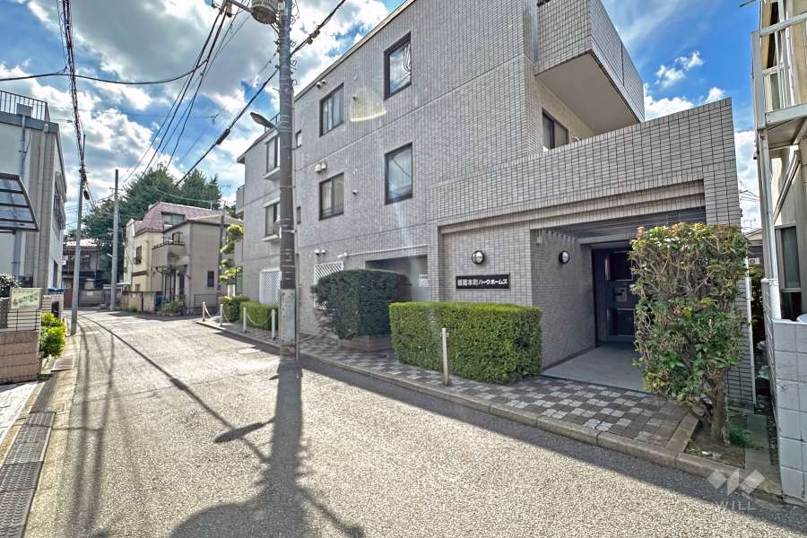 敷地の北東側前面道路（南東側から）