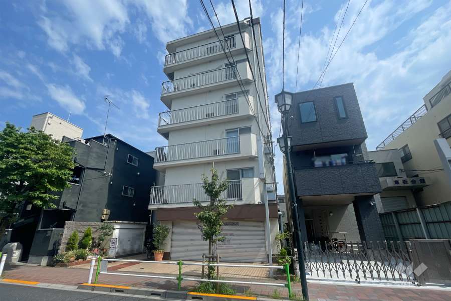 群峰小豆沢グレースマンションの外観（北西側から）