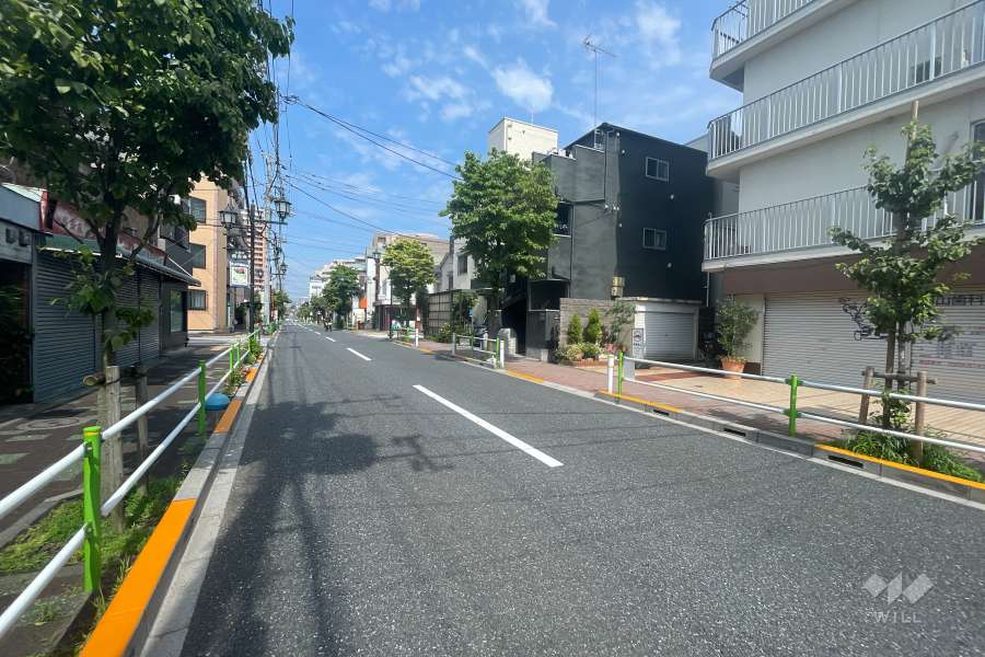 敷地北側の前面道路