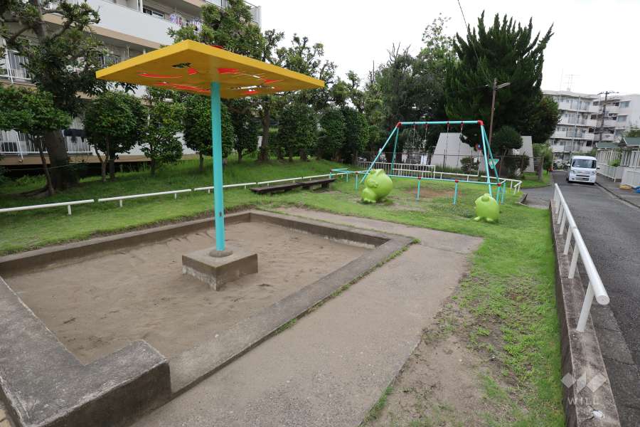 敷地南側に隣接する公園