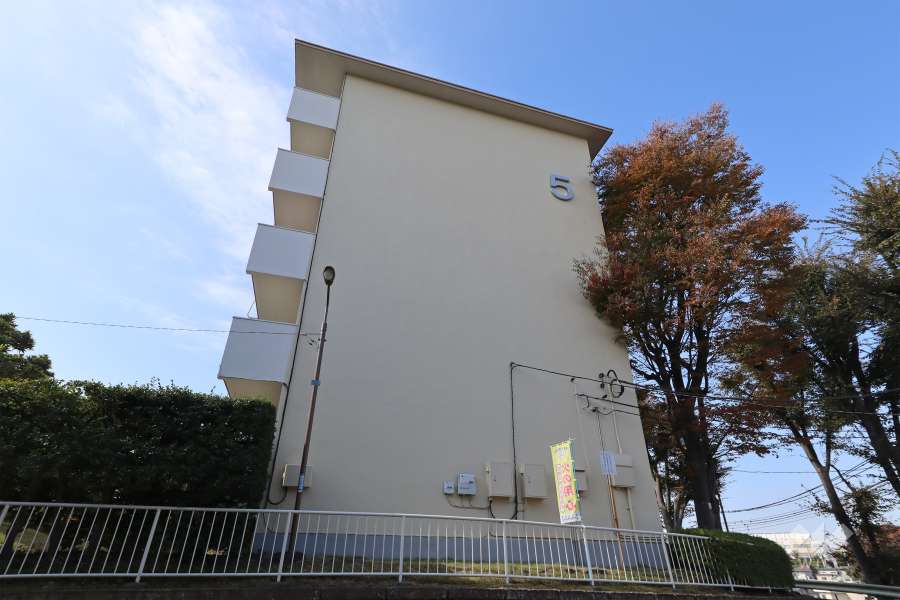 前野台住宅5号棟の外観（東側から）