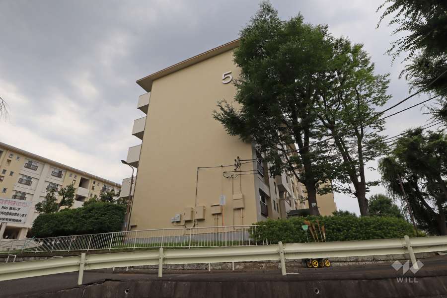 前野台住宅5号棟の外観（北東側から）