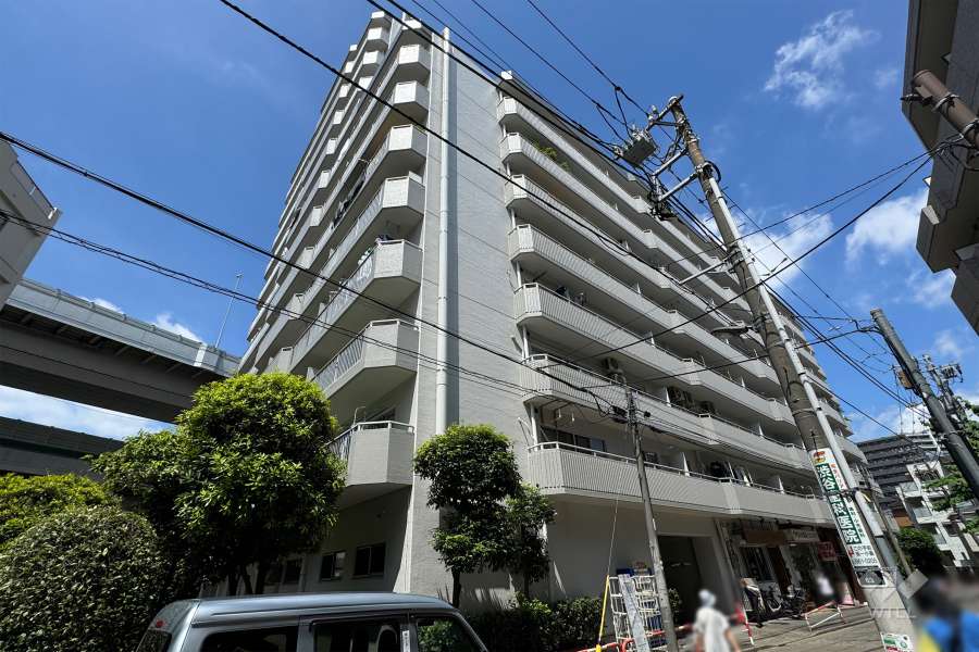 板橋ハイタウンの外観（東側から）