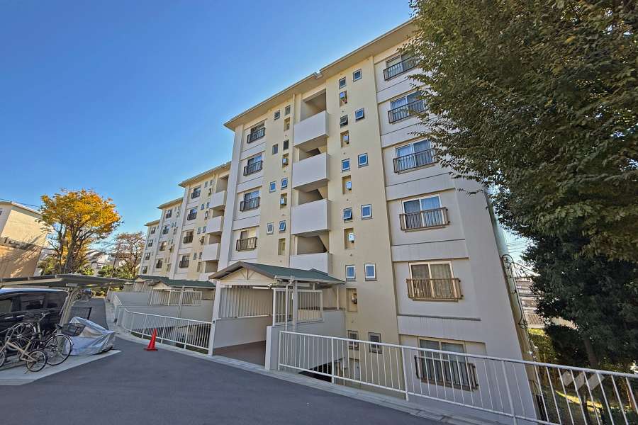 前野台住宅２号棟の外観（北側から）