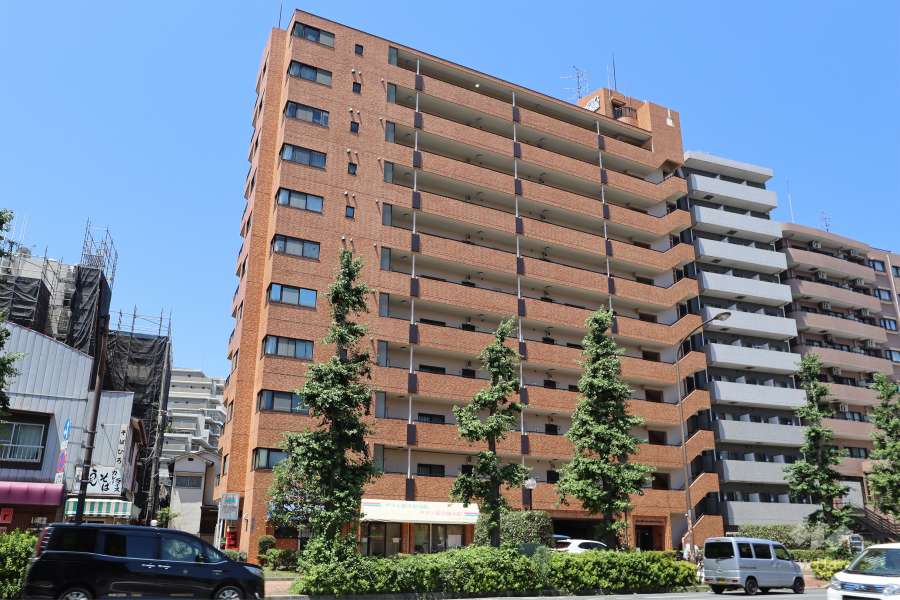 ライオンズマンション板橋大原の外観（南東側から）