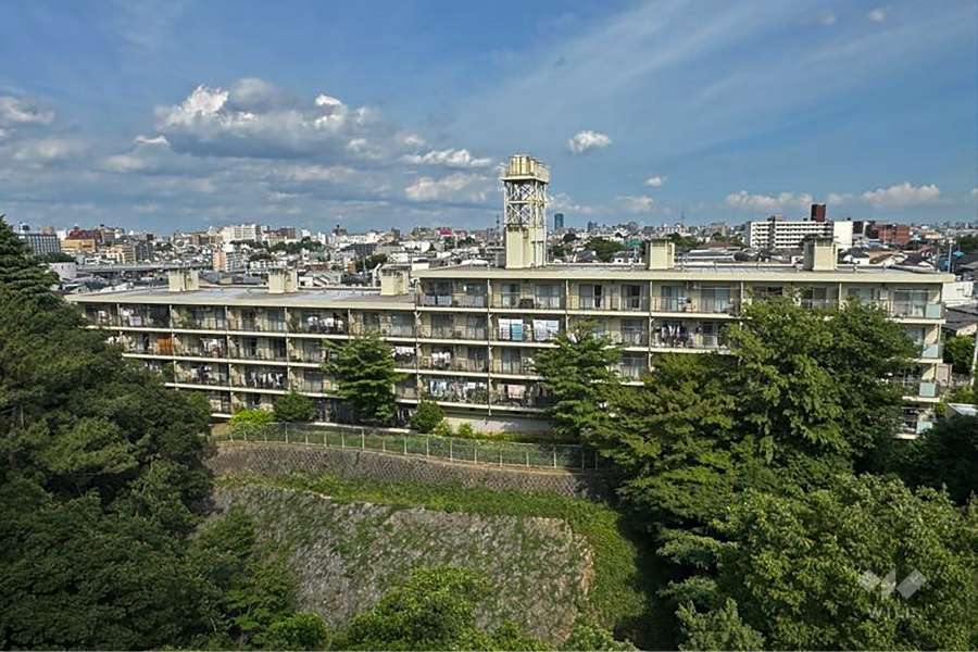 サンシティ東の丘Ｋ棟の遠景