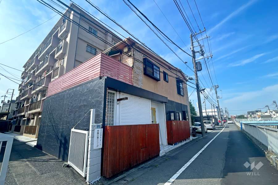 敷地の東側前面道路（南側から）