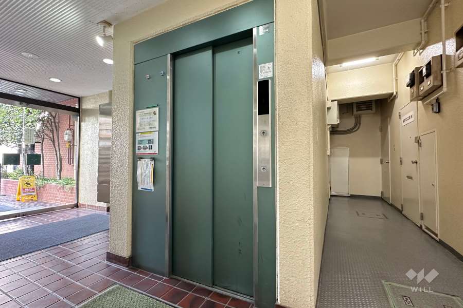 共用のエレベーター
