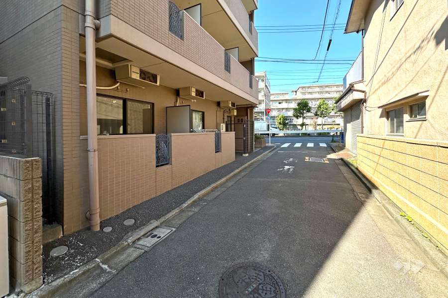 敷地東側の前面道路　