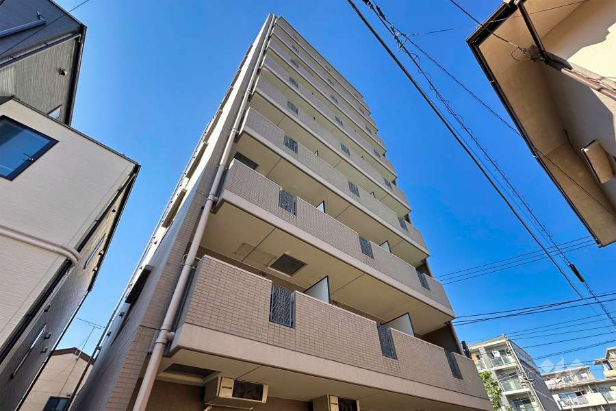 ロイヤルアメニティー中板橋の外観（南東側から）