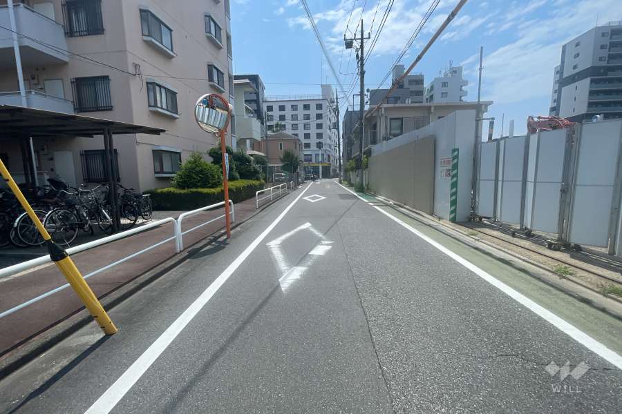 敷地北西側の前面道路