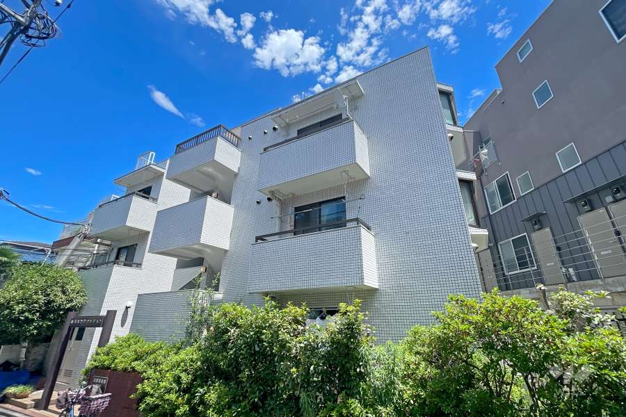 山興弥生町マンションの外観（南側から）