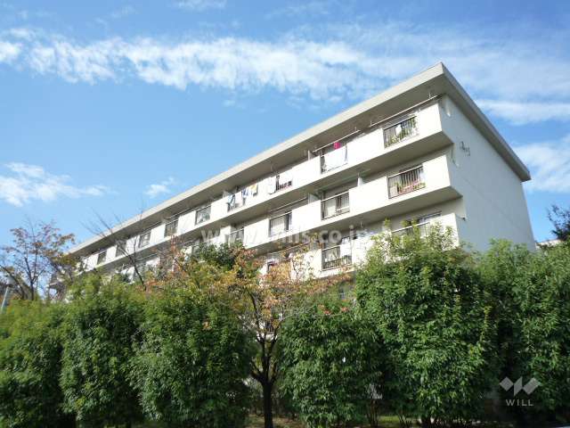 公社千里山田E団地A-1棟の外観（南東側から）