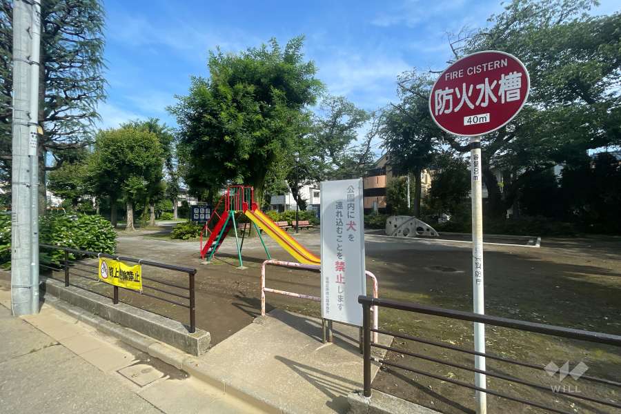敷地に隣接した板橋区立上板富士公園