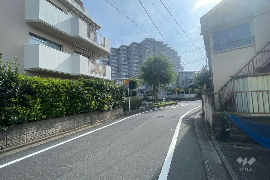 敷地南側の前面道路