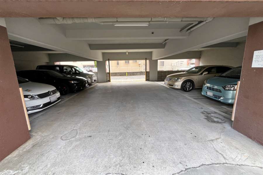 敷地内駐車場（屋内平面式）